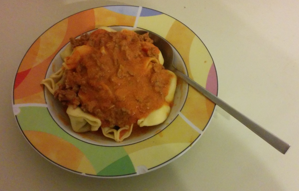 Tortellini mit Tomaten-HAckfleischsoße - Die ganz schnelle Variante